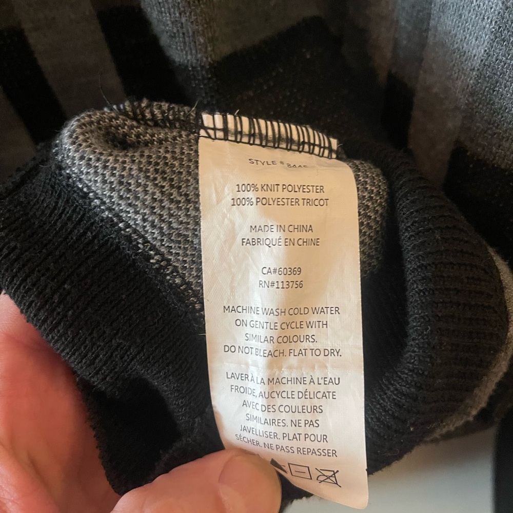 Vroom & Dreesman Black and Gray Crewneck Sweater - Picture 5 of 6